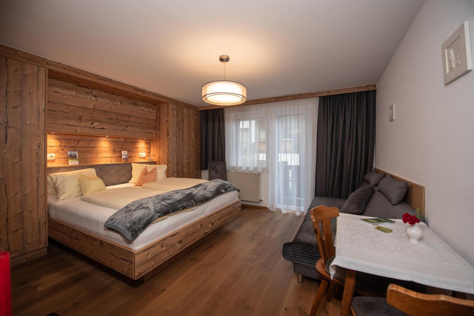 Haus Scharler, Talstation Hotel Neukirchen am Grossvenediger Luaran gambar