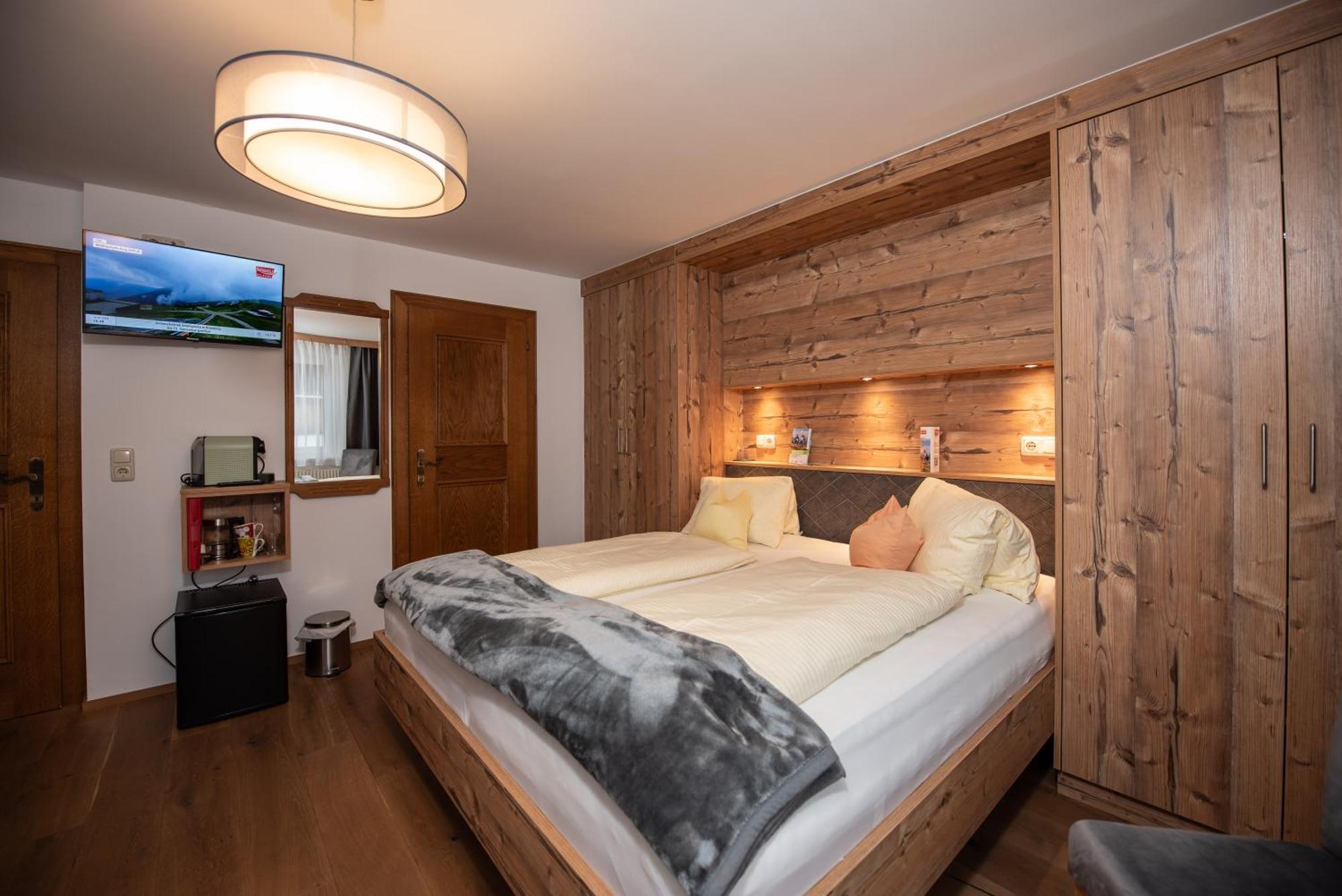 Haus Scharler, Talstation Hotel Neukirchen am Grossvenediger Luaran gambar